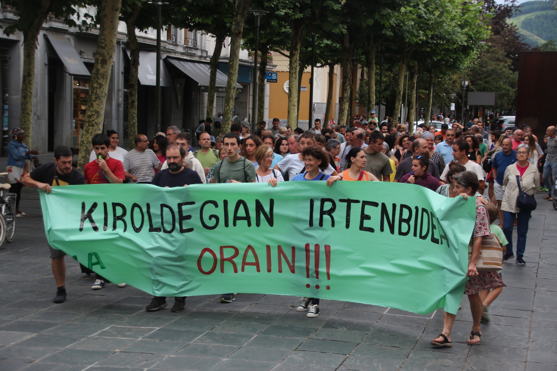 Usabalgo langileek manifestazioan parte hartzera deitu dute