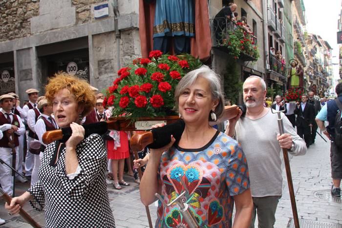 Santuek eta dantzariek poztu 82 1498312630072