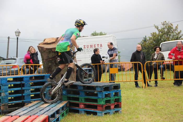 Erakustaldi batekin hasi dir 6 1496514952180