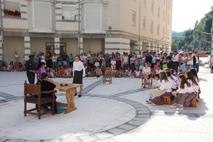 Antzezten ere fin ibili dira 18 1472209470064