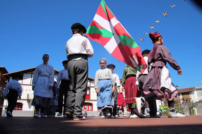 Dantza, bidania 16 1472039846089