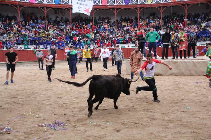 Ikuskizun polita, lehen zeze 16 1487873540280