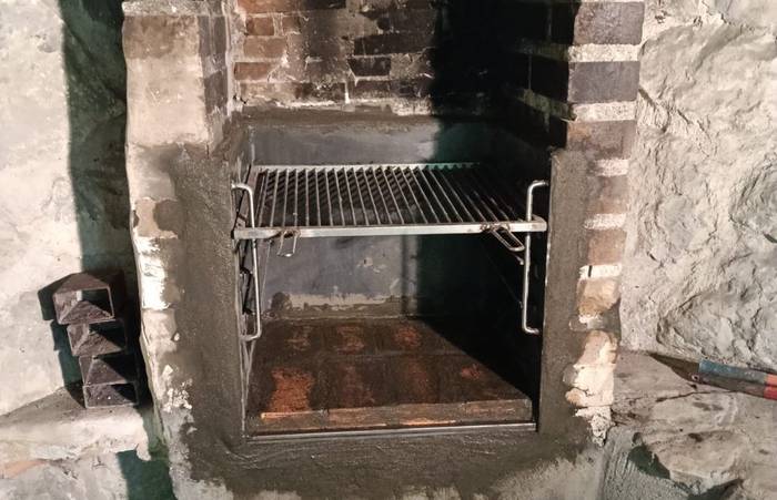 Lastur parkeko eremua txukundu dute