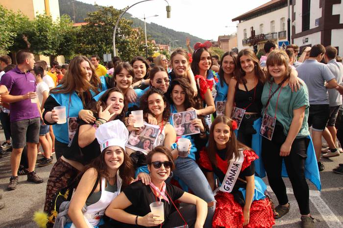 Kalean gora eta behera, kuad 89 1564506845966