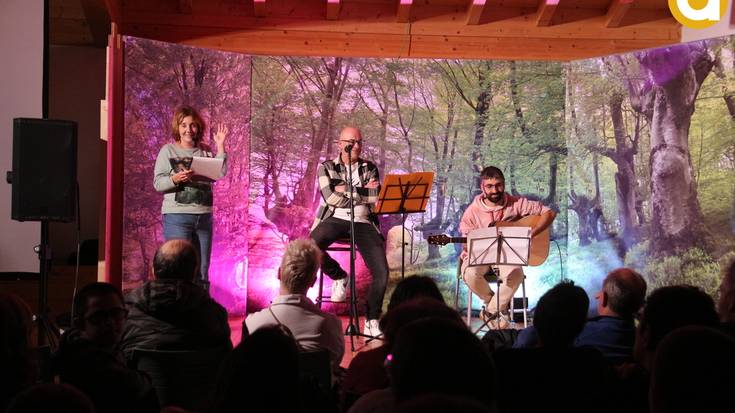 'Oilategitik' herri aldizkariaren urteurrena ospatu dute