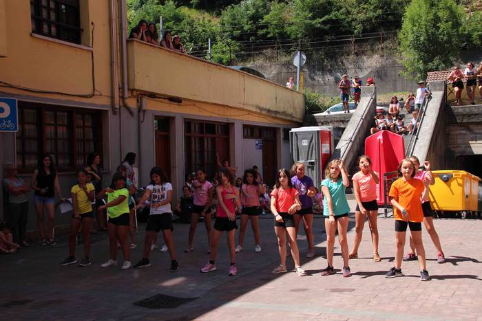 Tripa beteta, dantzan pasa d 64 1563205348136