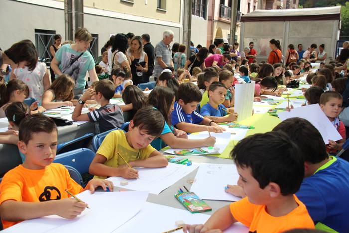 Haurrak beren dohaiak erakusten 21 1469532284468