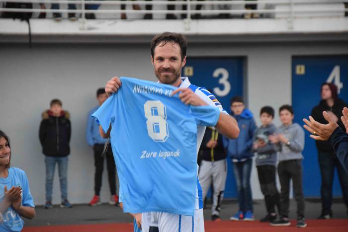 Mikel Alonso agur omenaldia tolosa berazubi 95 1544294563931