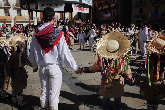 Dantzari Txikiak Zaldunita b 29 1645880477847