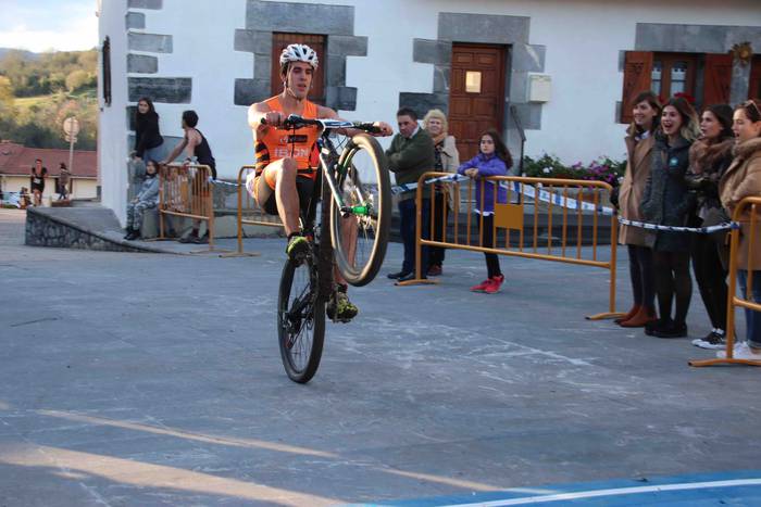 Alexander Ordeñana eta Zuriñ 103 1543079319497