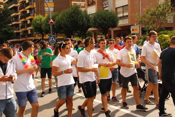 Kalean gora eta behera, kuad 49 1564506817227