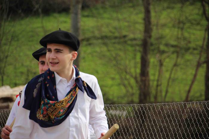 Ajerik gabe, makila eta lau  22 1551617854021