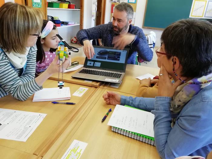 Robotikako lehen saioa Pedro 3 1553874932687