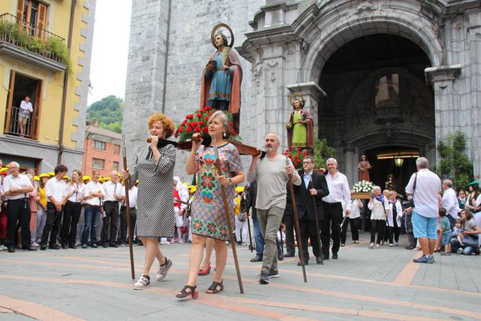 Santuek eta dantzariek poztu 39 1498312391098