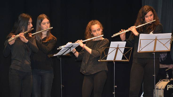 Flauta jotzaileen topaketan parte hartu du Loatzok