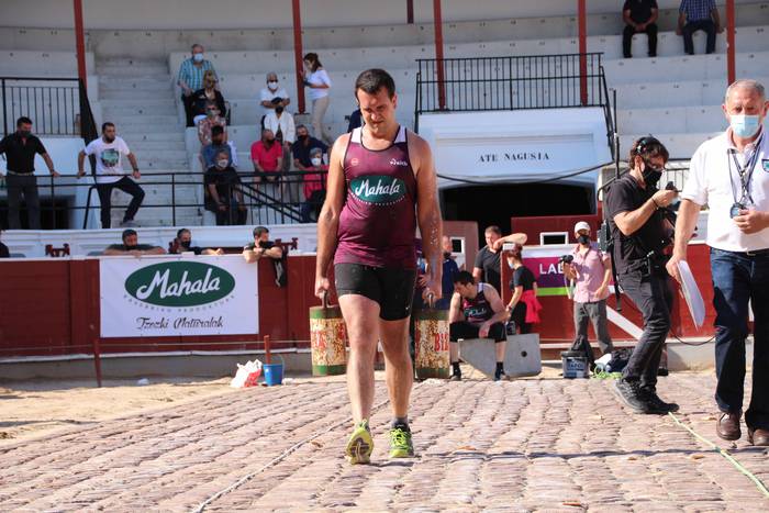 Izetatarrek jantzi dute txap 33 1624130523460