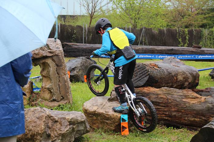 Bi gurpilen gainean  1 1491138375343