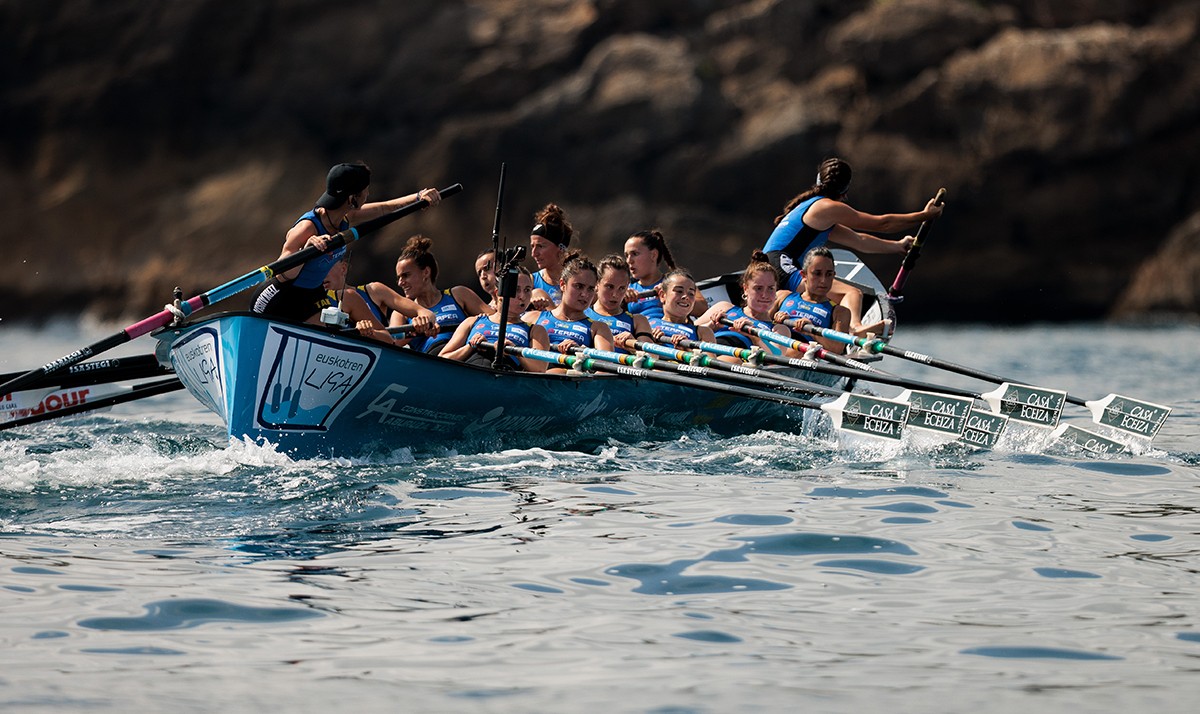 «Ahal dugun gorenen geratu nahi dugu bi estropadetan»