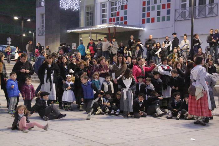 Olentzero eta Mari Domingi 2015 29 1450983299324