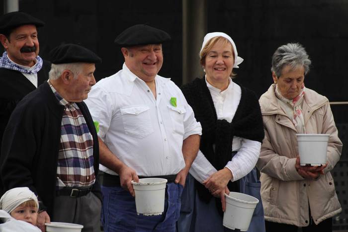 Auzolanaren fruitu, azoka 6 1541960545221