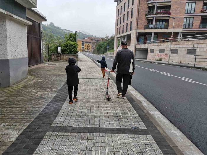 Haurrak kalera atera dira 19 1587900344765