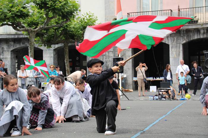 Dantzari txiki eguna Villabonan 42 1465749481200