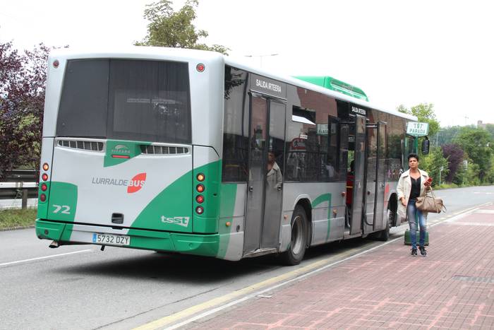 Laskibarko autobus geralekua "berrezartzeko" eskatu du Irurako Udalak