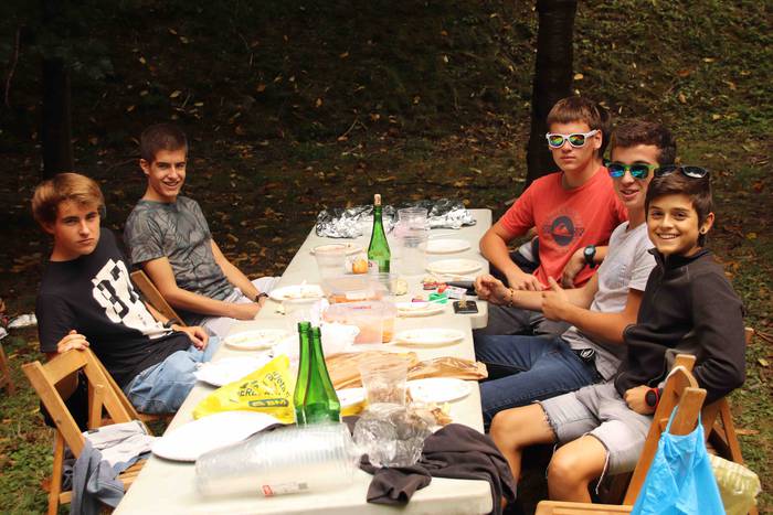 Kuadrillan bazkaltzea bezala 37 1564494479396