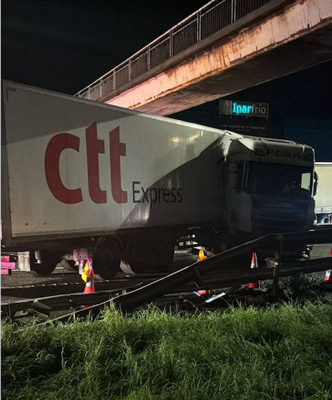 17 kilometroko auto ilarak daude N-I errepidean