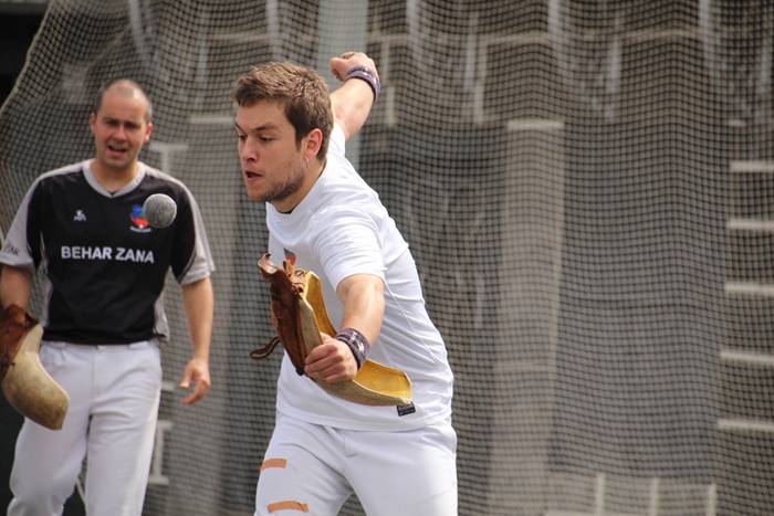 Behar Zana 70. urteurrena errebotea 22 1465127727090