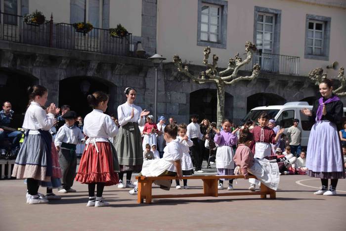 Oinkari dantza taldearen dan 26 1648304064510