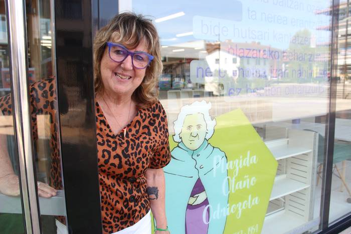 «Liburuzainok jendea xaxatzen eta animatzen aritu behar izaten dugu»