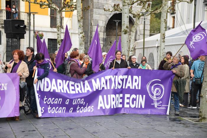 Konplizitate sareen aurka mobilizatzera deitu dute