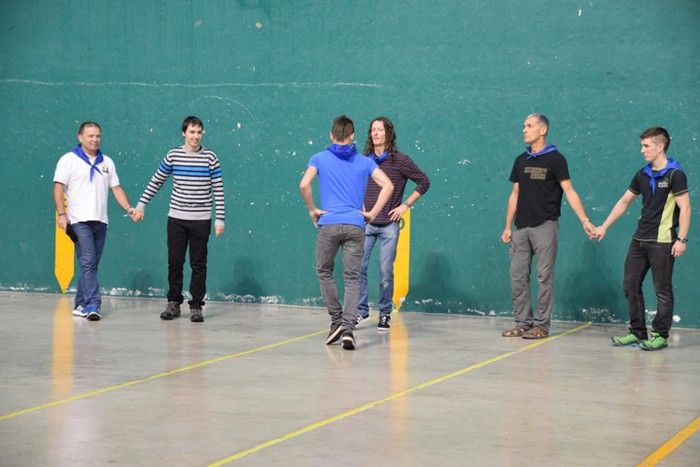 Dantzaren sokak lotuta - 4