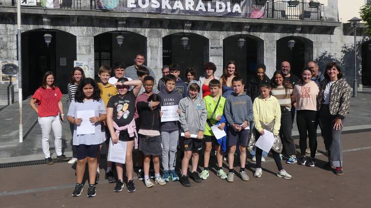 Eskolako Agenda 2030eko lanketak eta proposamenak eraman dituzte udaletxera