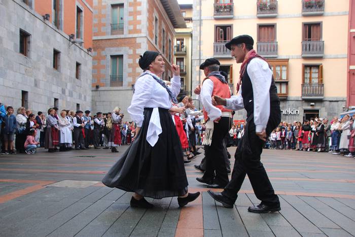 Udaberri Dantza Dezagun Tolo 93 1504963565320