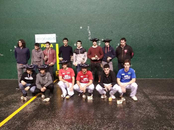 Anne Agirre eta Uxue Olanaorentzat Udaberri txapelketa. Besteetan, ezin