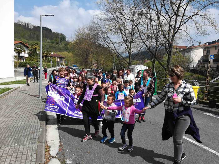 Korrika Txikia egin dute Ika 10 1555079779952