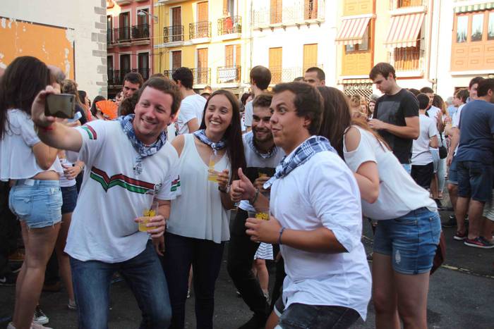 Bero sargoria, sagardoz bust 114 1532983451003