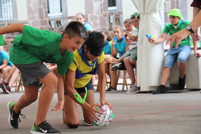 Lotsak ez du lekurik salontz 9 1565373539440