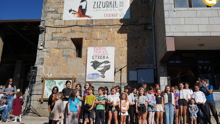 2026ko Eskola Txikien festaren logoa aurkeztu dute Zizurkilen