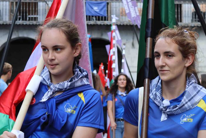 Tolosa urdinez jantzi da 56 1632073513637