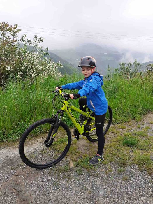 Haurrak kalera atera dira 17 1587900344425