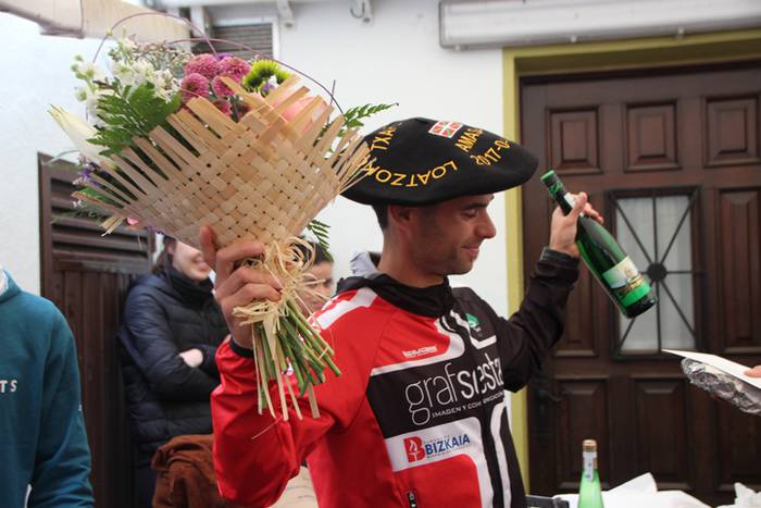 Aitziber Ibarbia eta Julen L 82 1493554195330