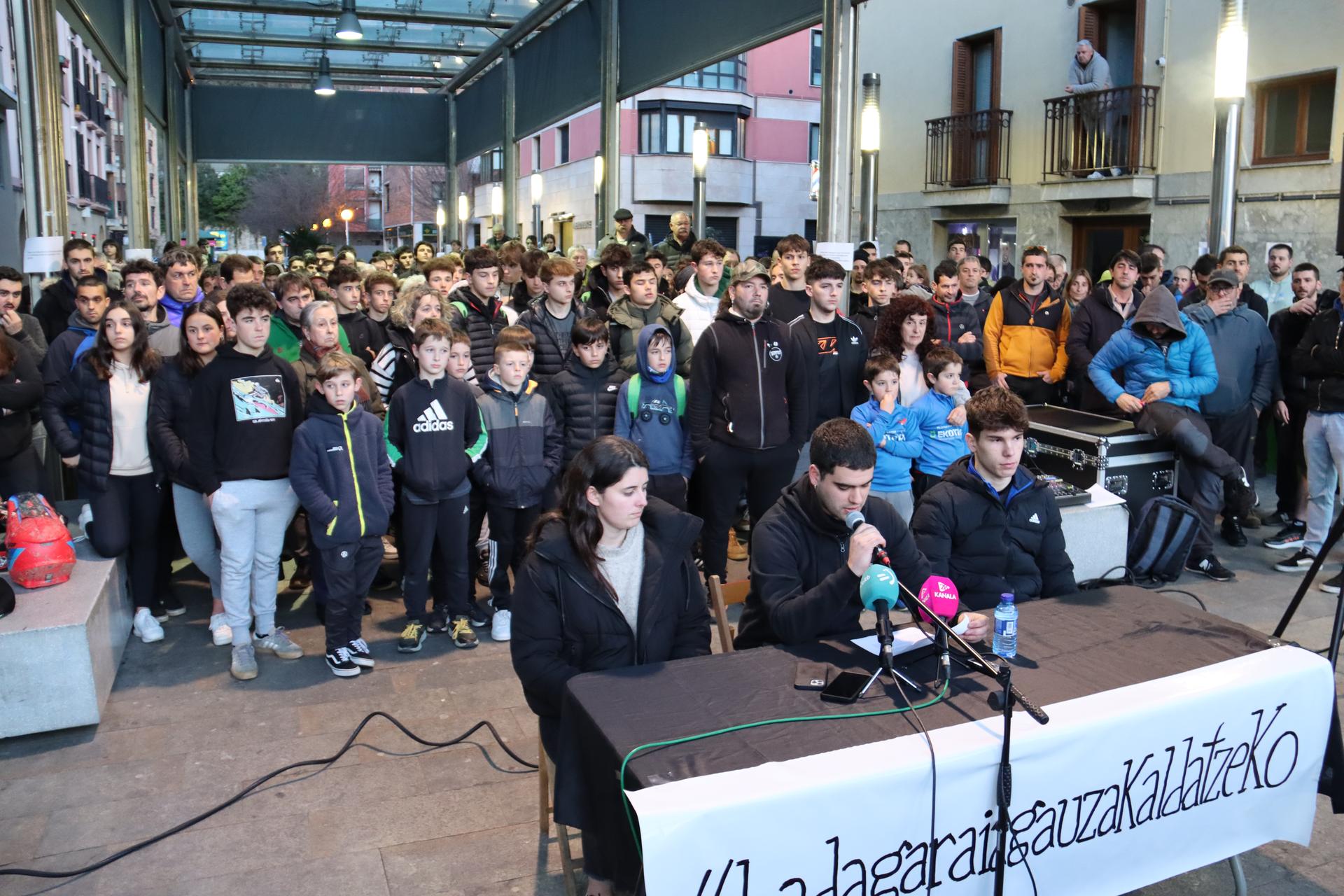 Xuhar Herri Plataformak 30 minutuko eserialdia egiteko deia egin du