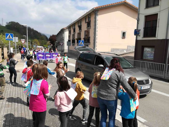 Korrika Txikia egin dute Ika 6 1555079776852