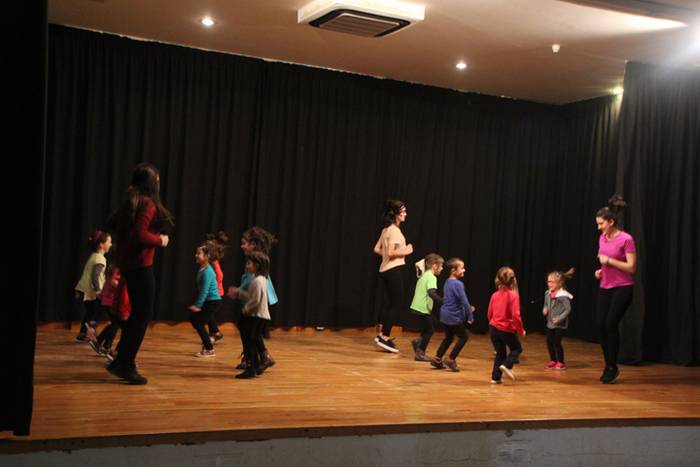 Sutarri haurren dantza taile 1 1521831027848