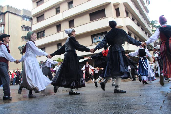 Udaberri Dantza Dezagun Tolo 75 1504963440181