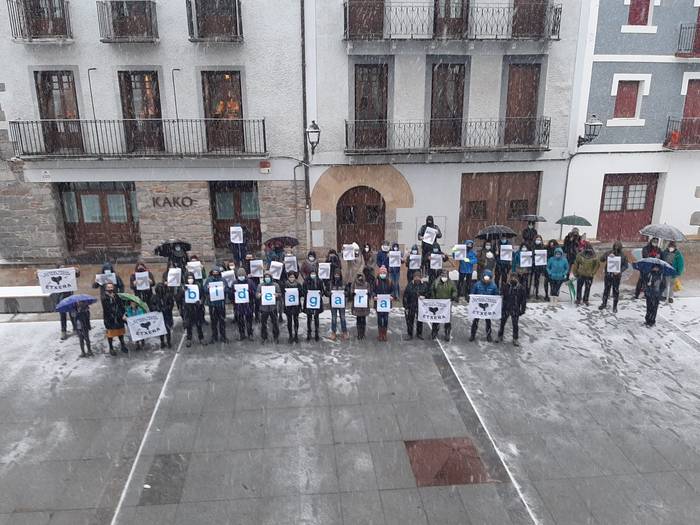 2.000 pertsona baino gehiago 10 1610225152867