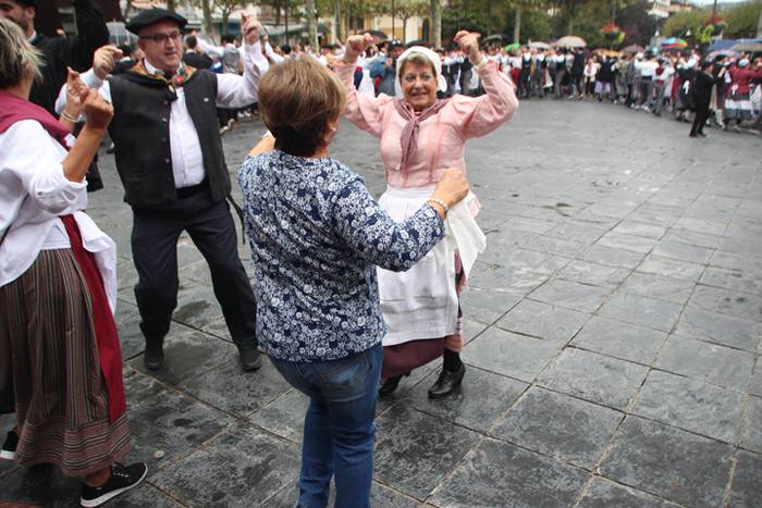 Udaberri Dantza Dezagun Tolo 136 1504963858662